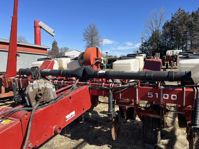 Image of White 5100 equipment image 1