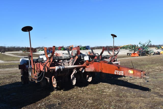 Image of White 5100 equipment image 1