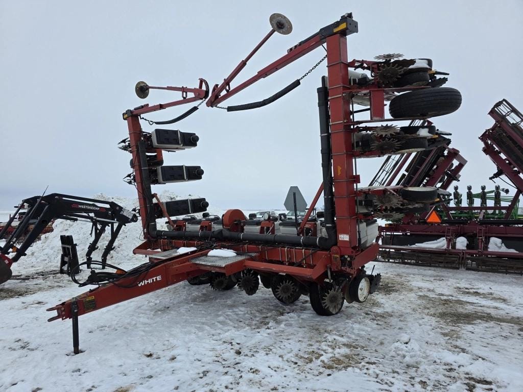 White 5100 Equipment Image0