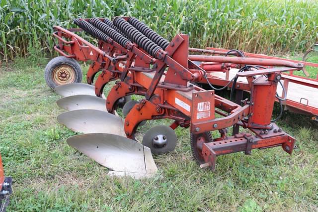 Image of White 546 equipment image 1