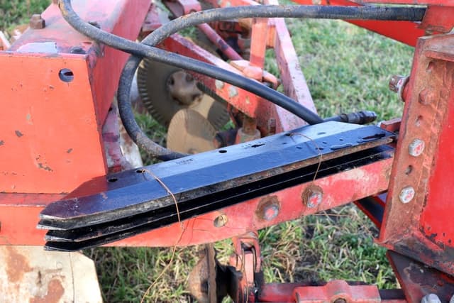 Image of White 546 equipment image 4