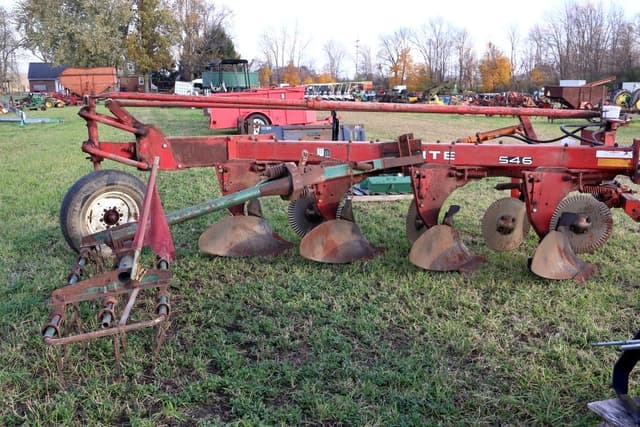 Image of White 546 equipment image 2