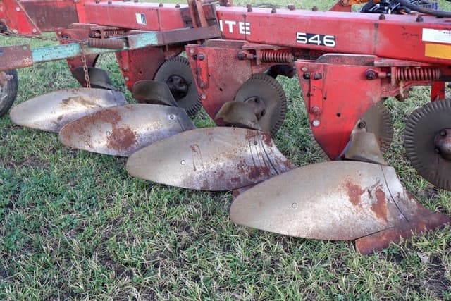 Image of White 546 equipment image 3