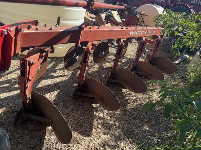Image of White 546 equipment image 1