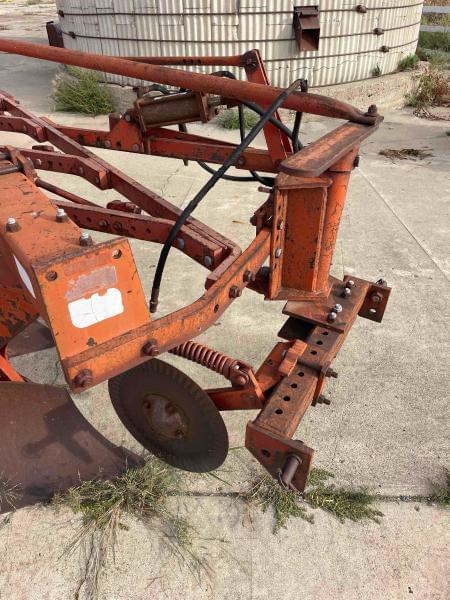 Image of White 546 equipment image 3