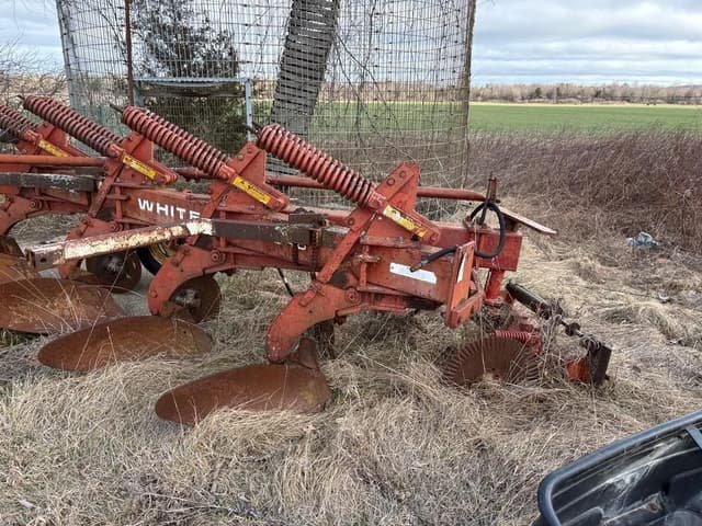 Image of White 548 equipment image 1