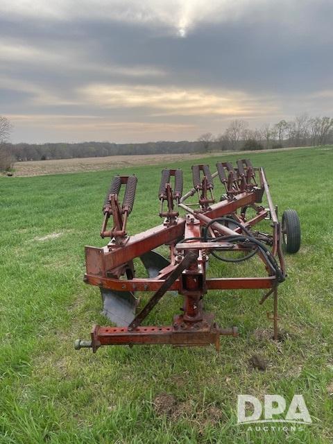Image of White 548 equipment image 1
