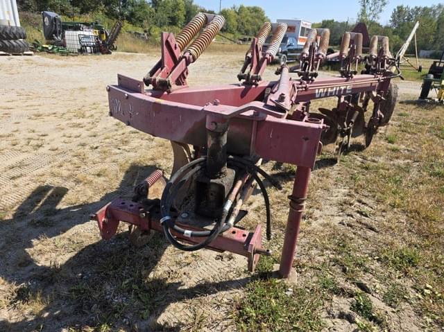 Image of White 549 equipment image 4