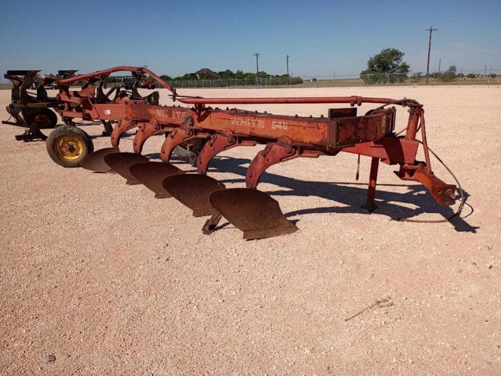 White 549 Equipment Image0