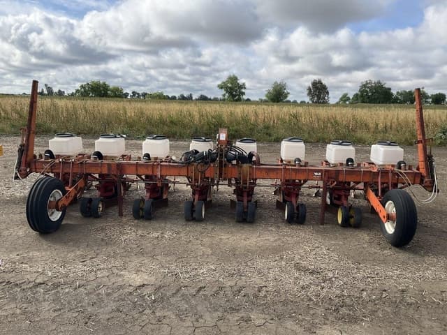 Image of White 5700 equipment image 1