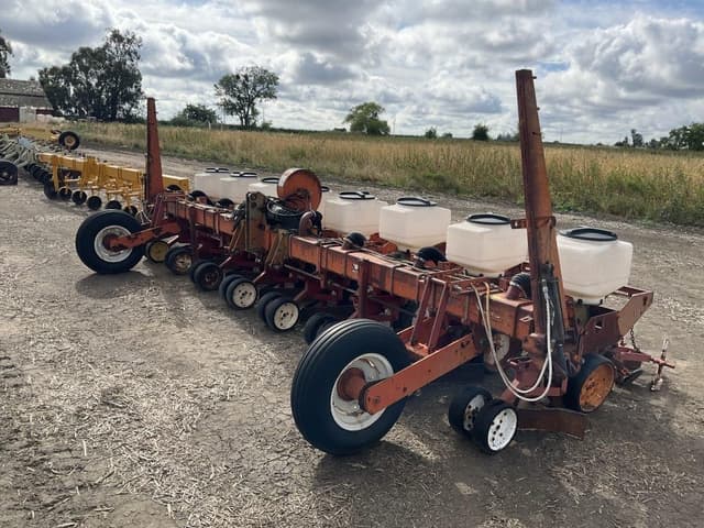 Image of White 5700 equipment image 2