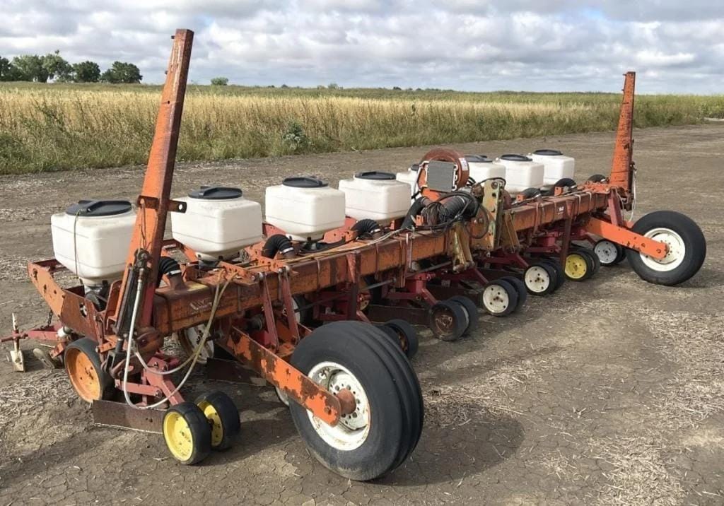 White 5700 Equipment Image0