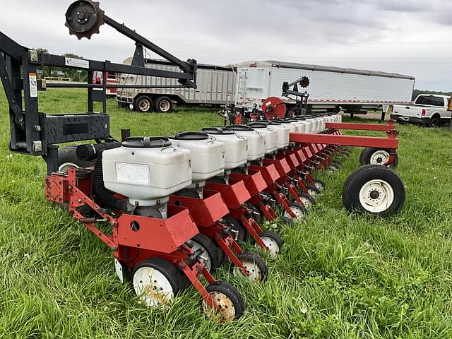 Image of White 5700 equipment image 1
