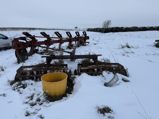 Image of White 588 equipment image 2