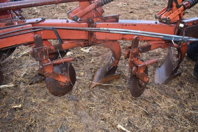 Image of White 588 equipment image 1