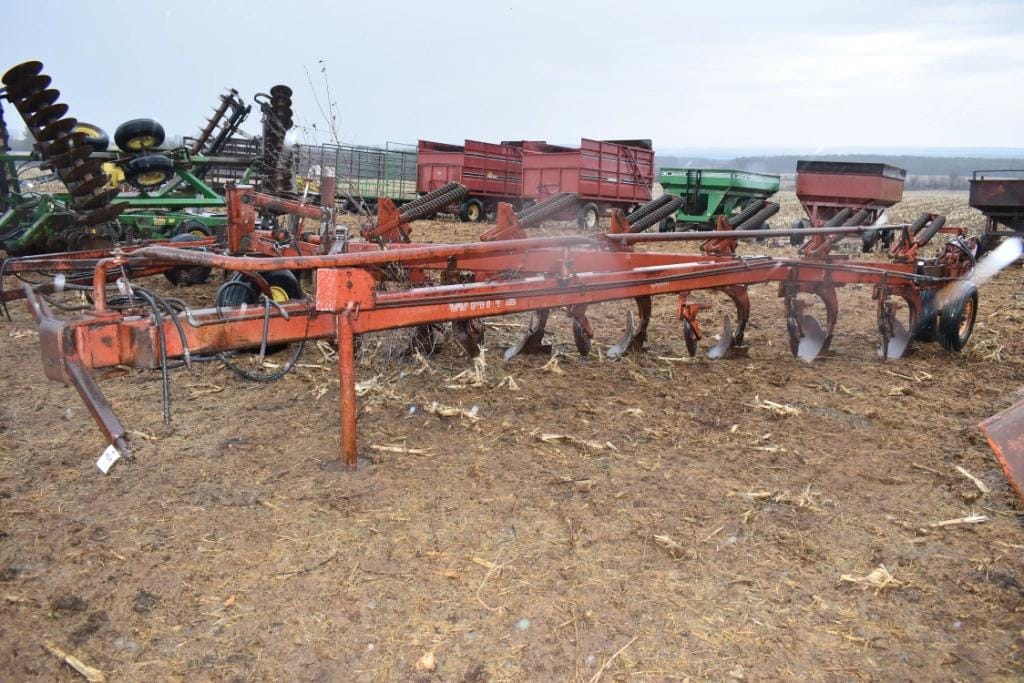 White 588 Equipment Image0