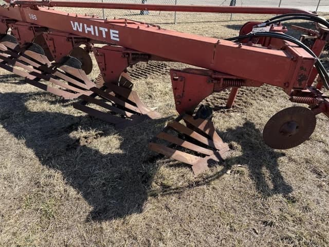 Image of White 588 equipment image 2