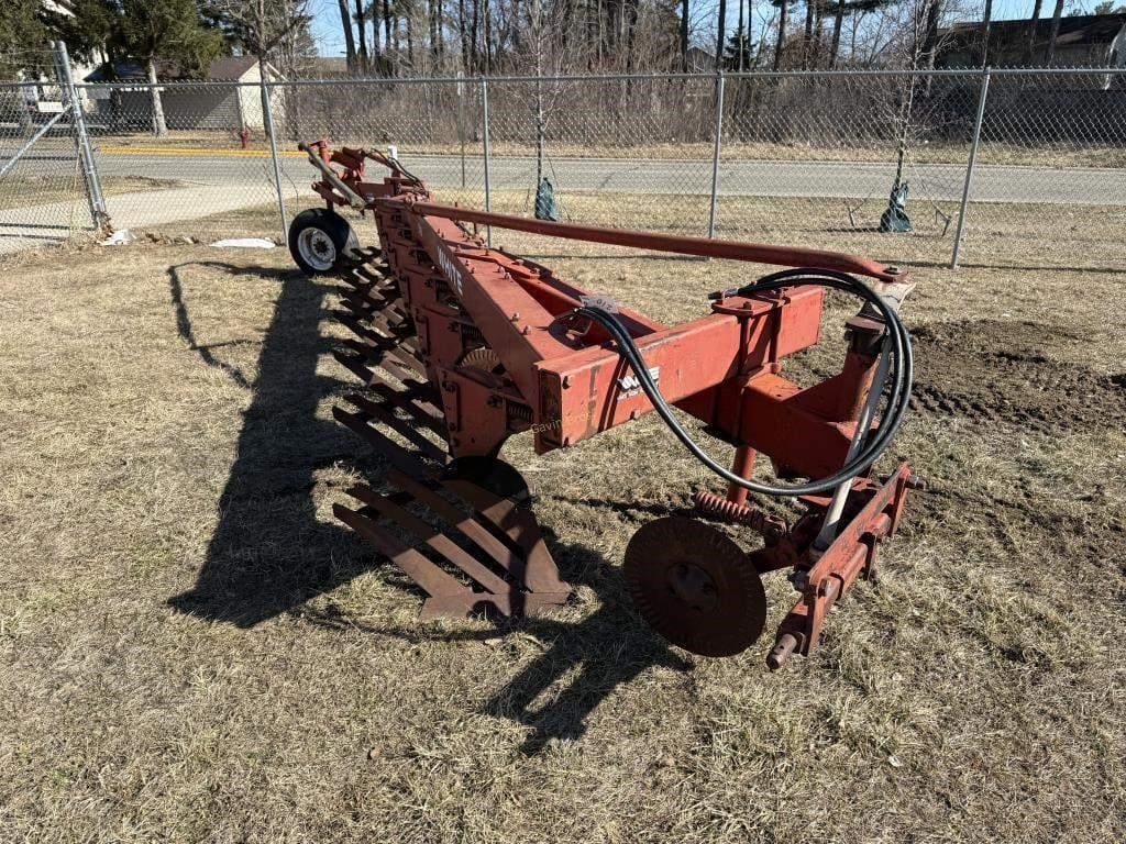 White 588 Equipment Image0