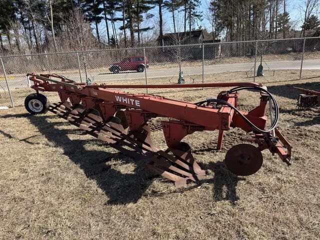 Image of White 588 equipment image 1