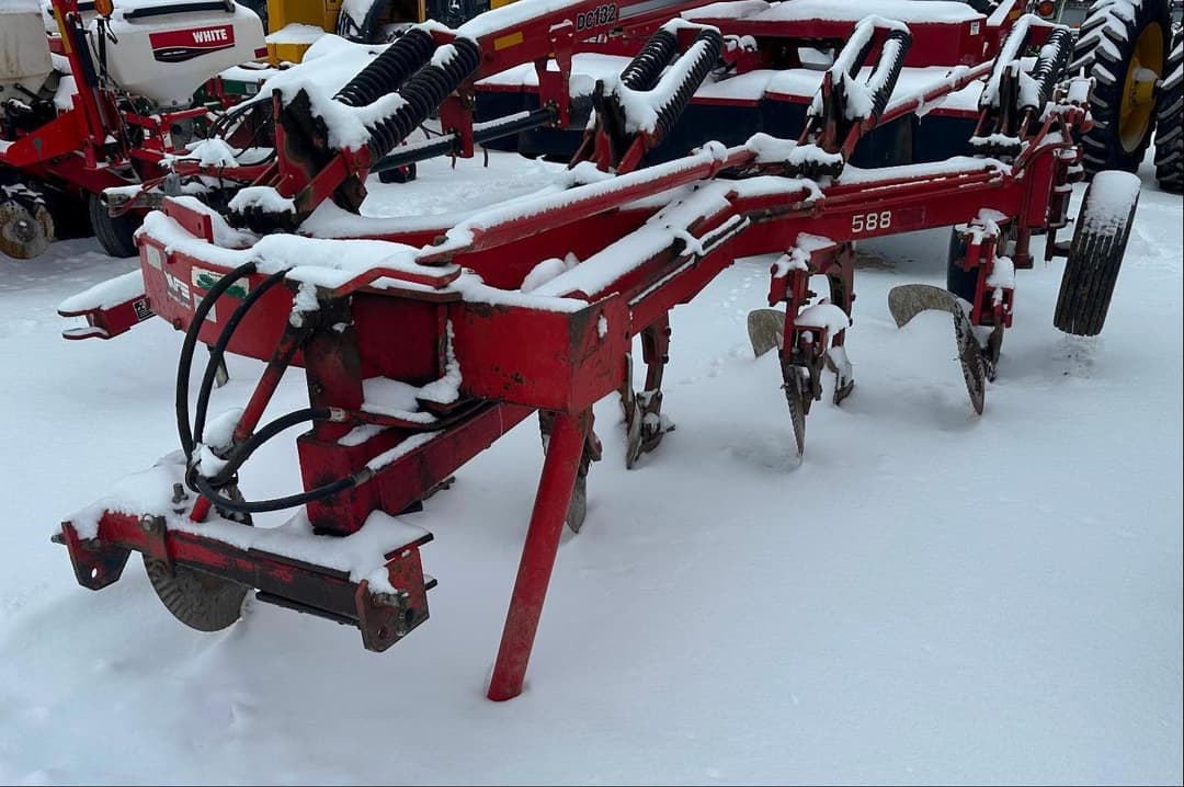 Image of White 588 Image 0