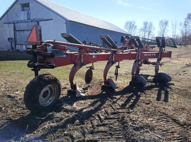 Image of White 588 equipment image 4