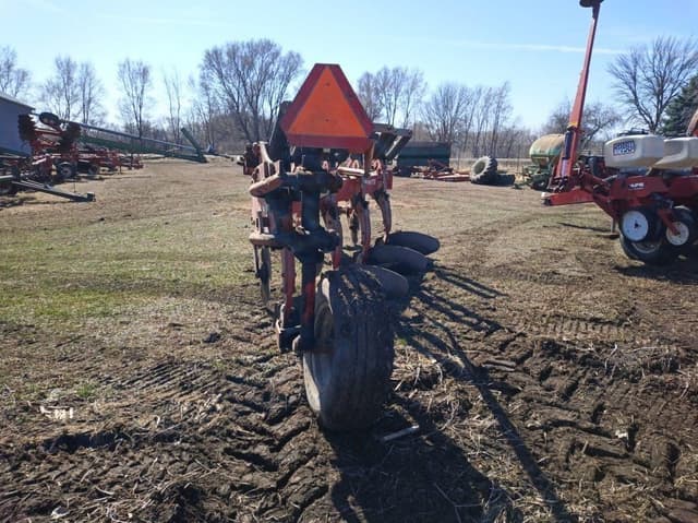 Image of White 588 equipment image 3