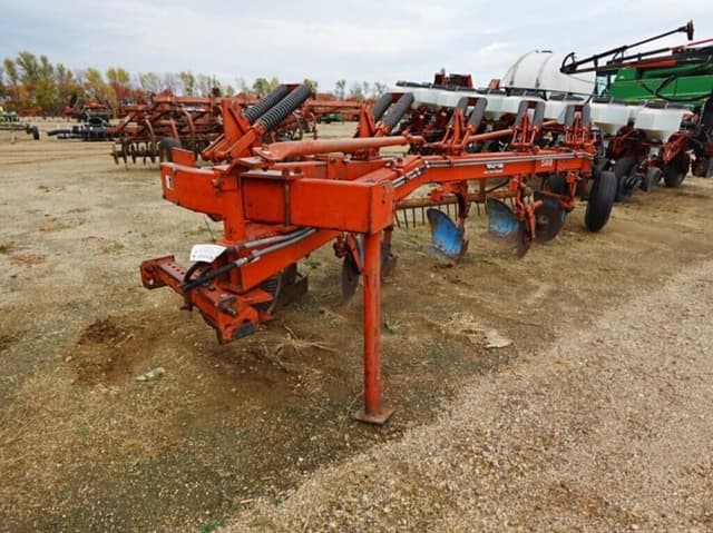 Image of White 588 equipment image 1