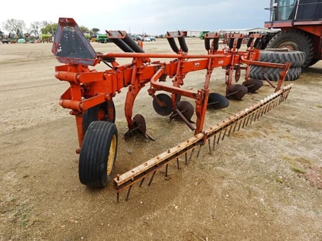 Image of White 588 equipment image 2