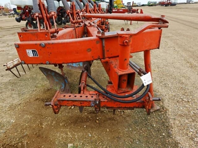 Image of White 588 equipment image 4