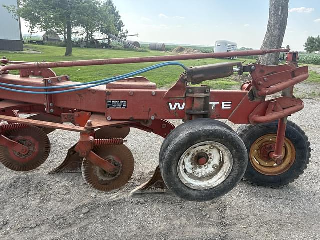 Image of White 598 equipment image 4
