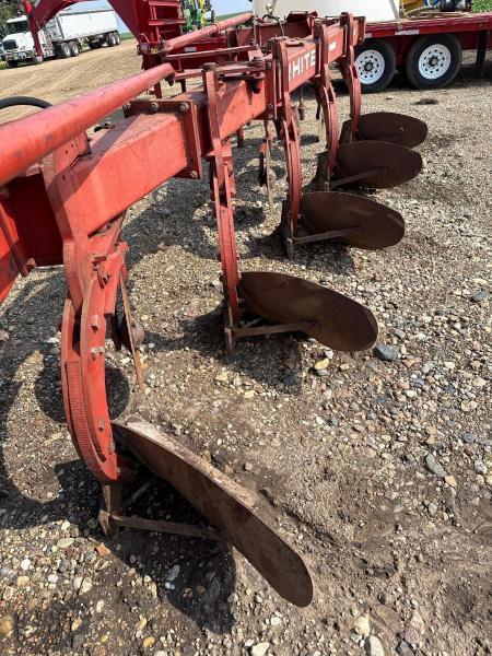 Image of White 598 equipment image 4