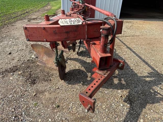 Image of White 598 equipment image 1