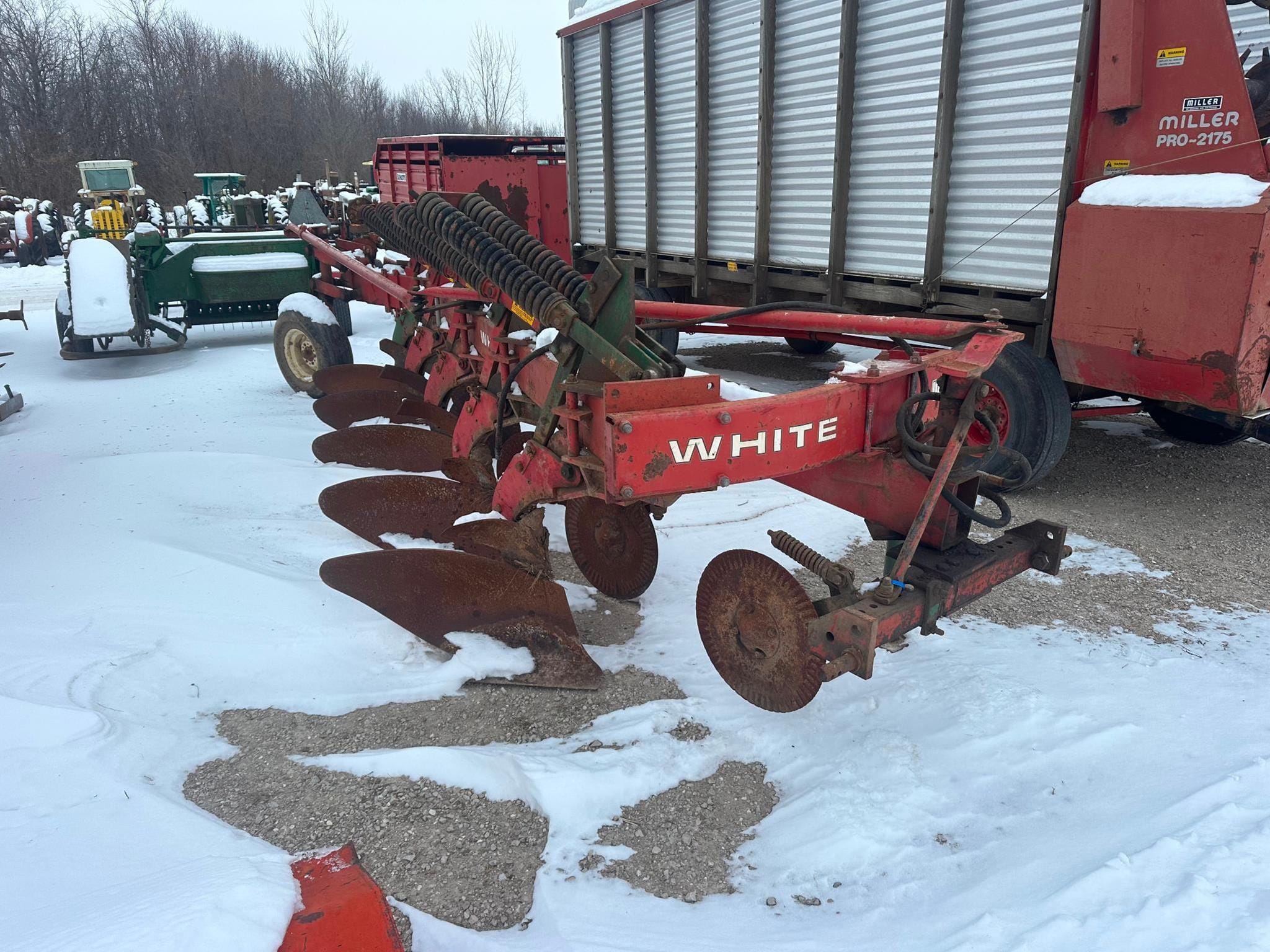 White 598 Equipment Image0