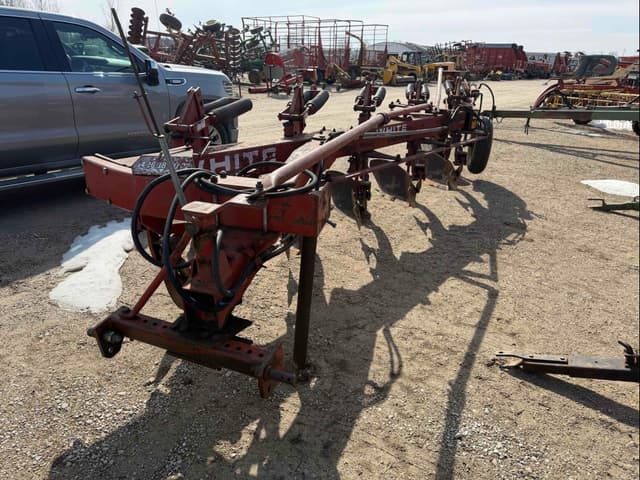 Image of White 598 equipment image 2