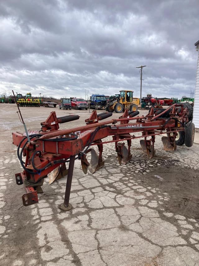 Image of White 598 equipment image 1