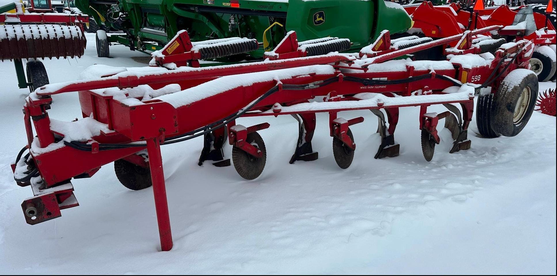 White 598 Equipment Image0