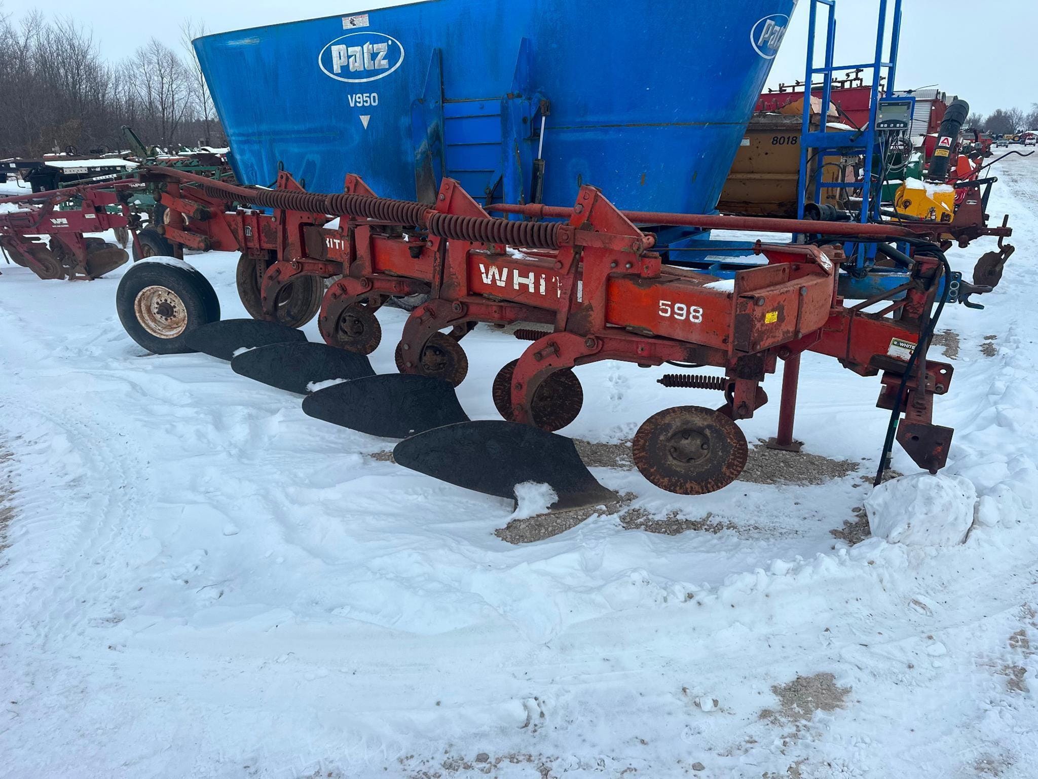 White 598 Equipment Image0