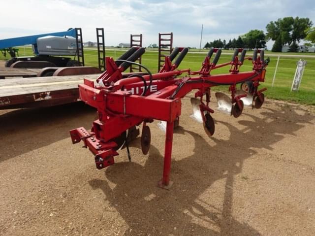 Image of White 598 equipment image 1