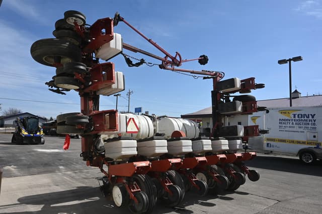 Image of White 6122 equipment image 4