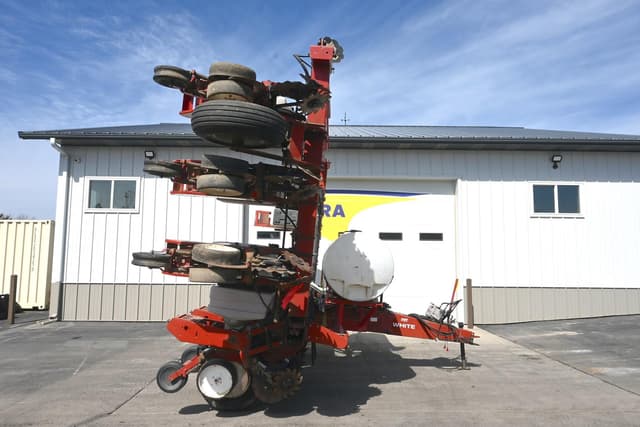 Image of White 6122 equipment image 1