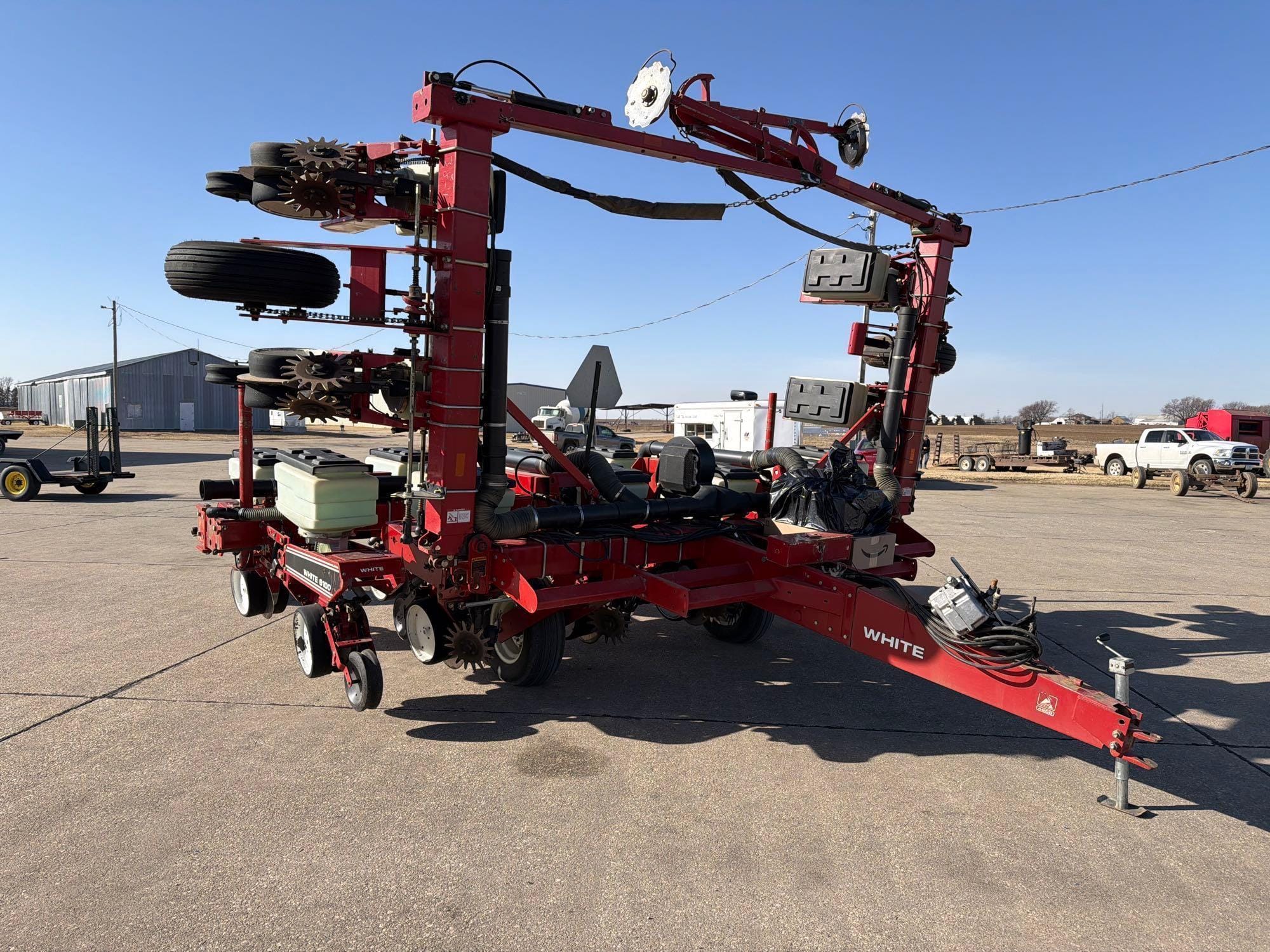 White 6100 Equipment Image0