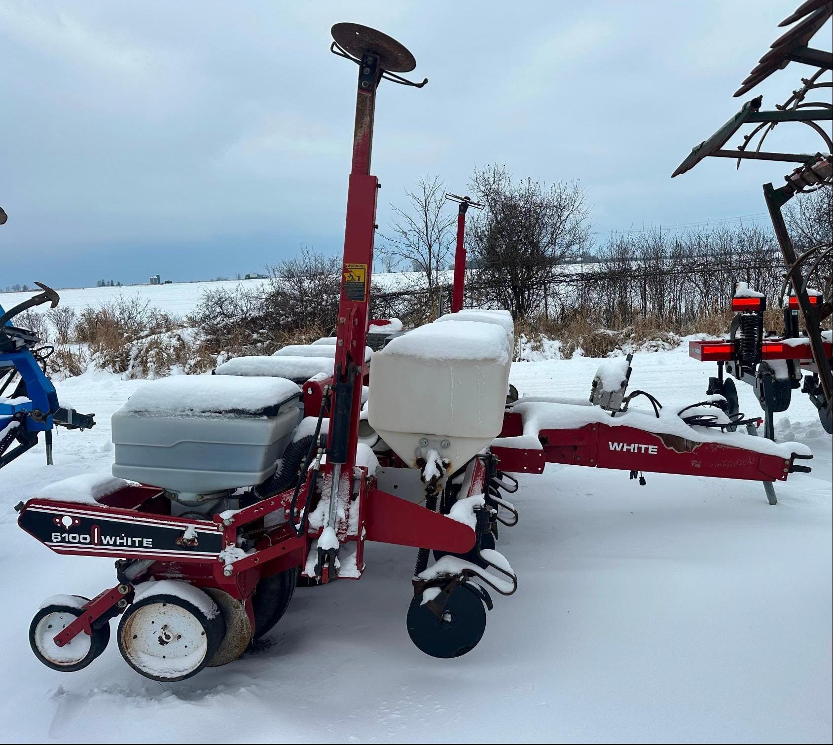 White 6100 Equipment Image0