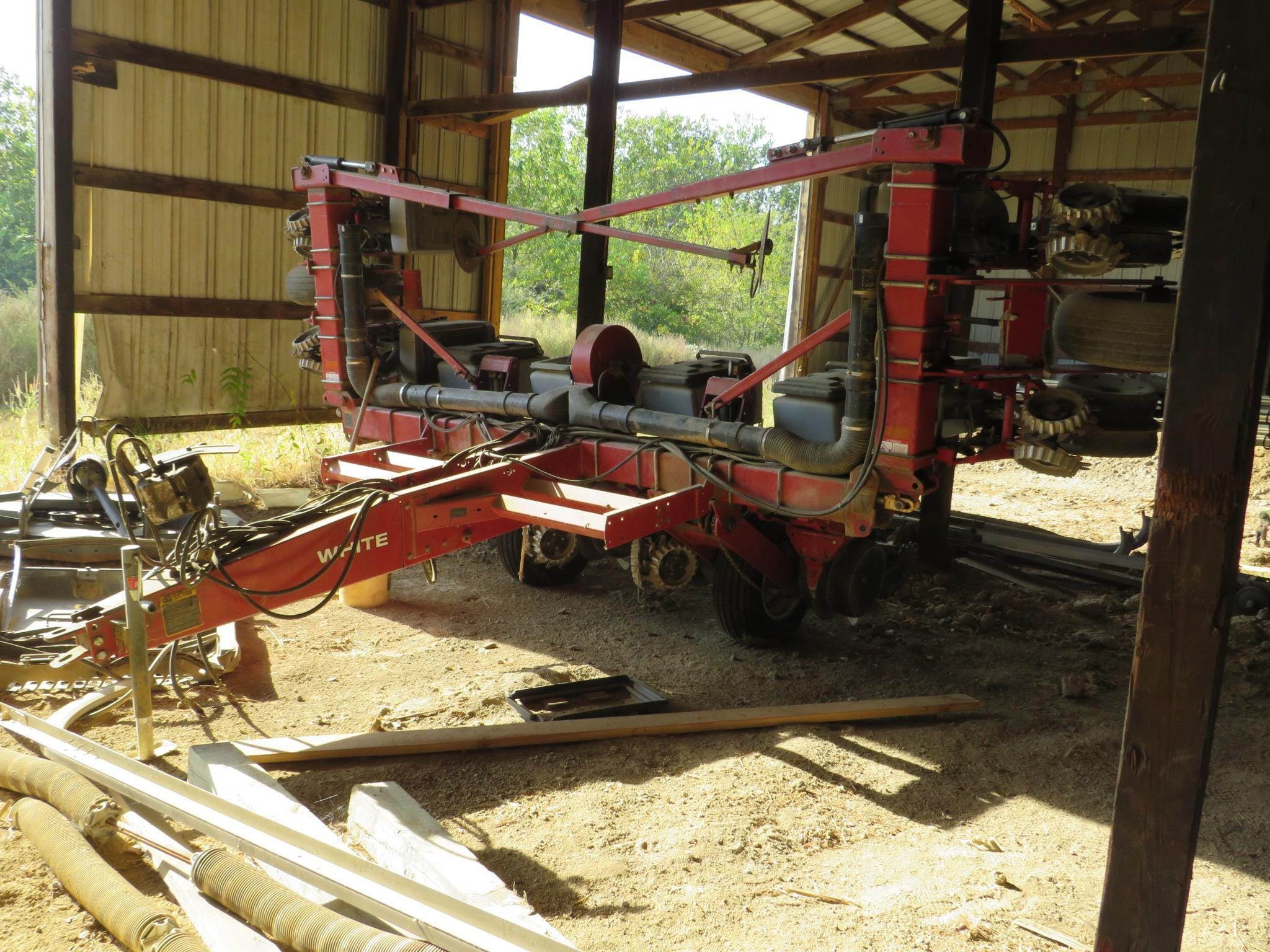 White 6100 Equipment Image0