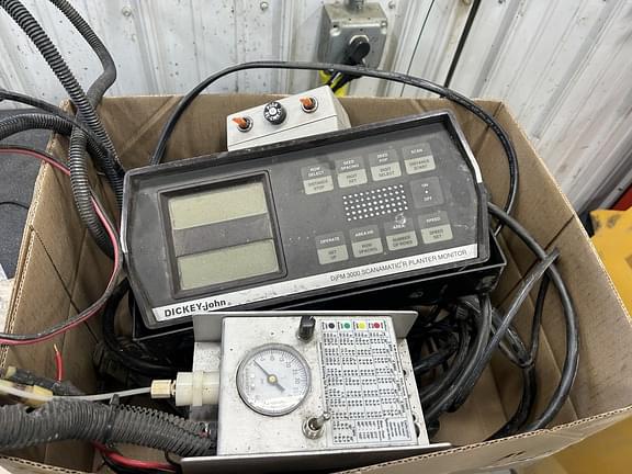 Image of White 6100 equipment image 2