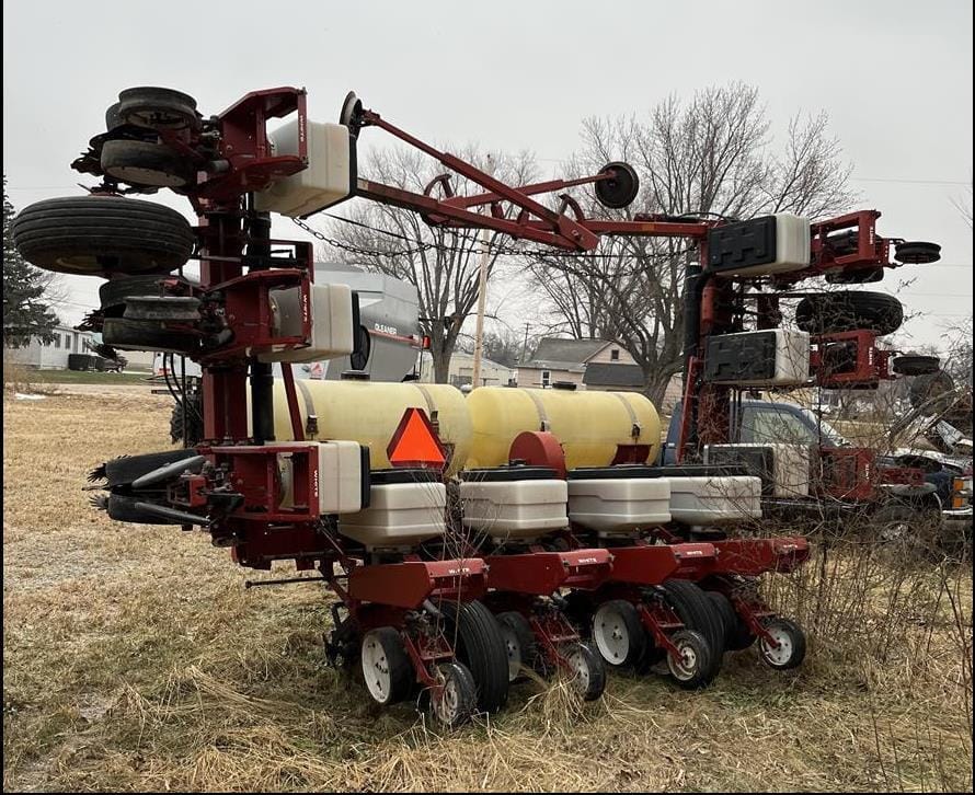 White 6100 Equipment Image0