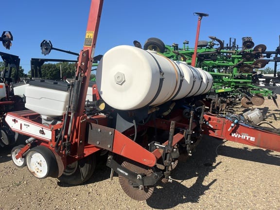 1993 White 6100 Equipment Image0