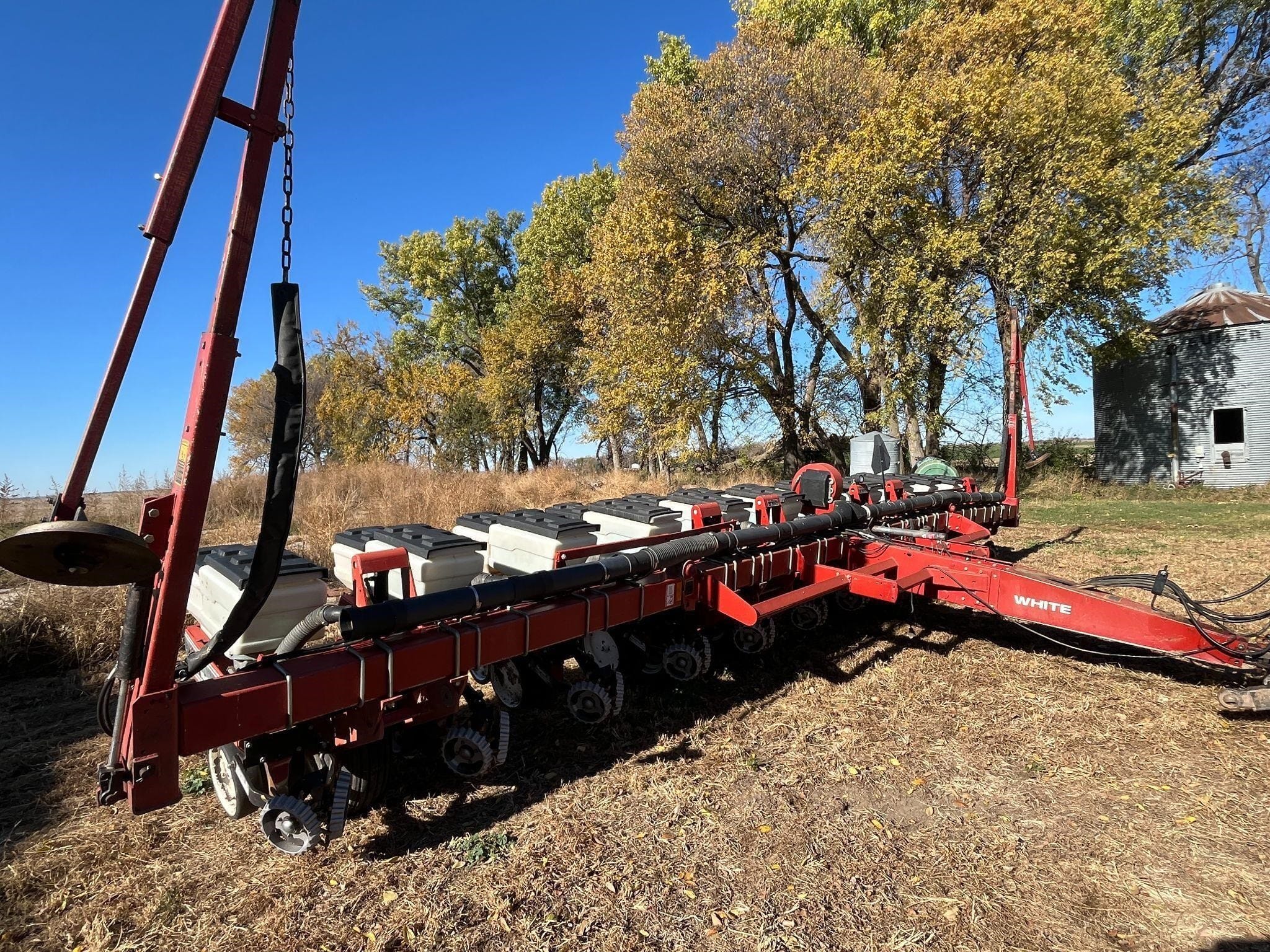 White 6100 Equipment Image0