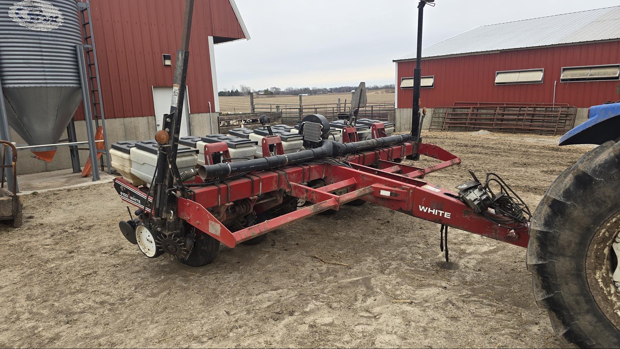 White 6106 Equipment Image0