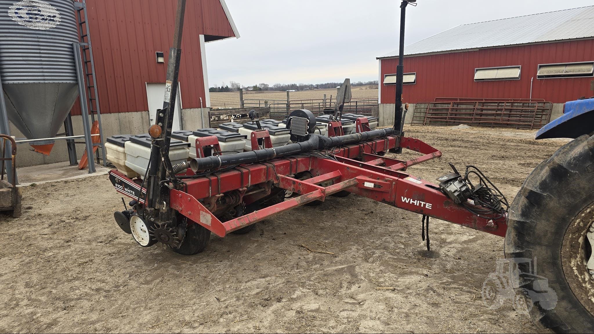 White 6106 Equipment Image0