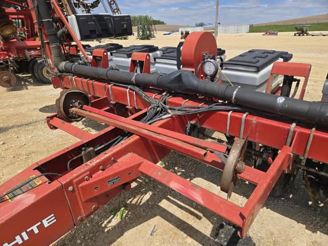 Image of White 6122 equipment image 3